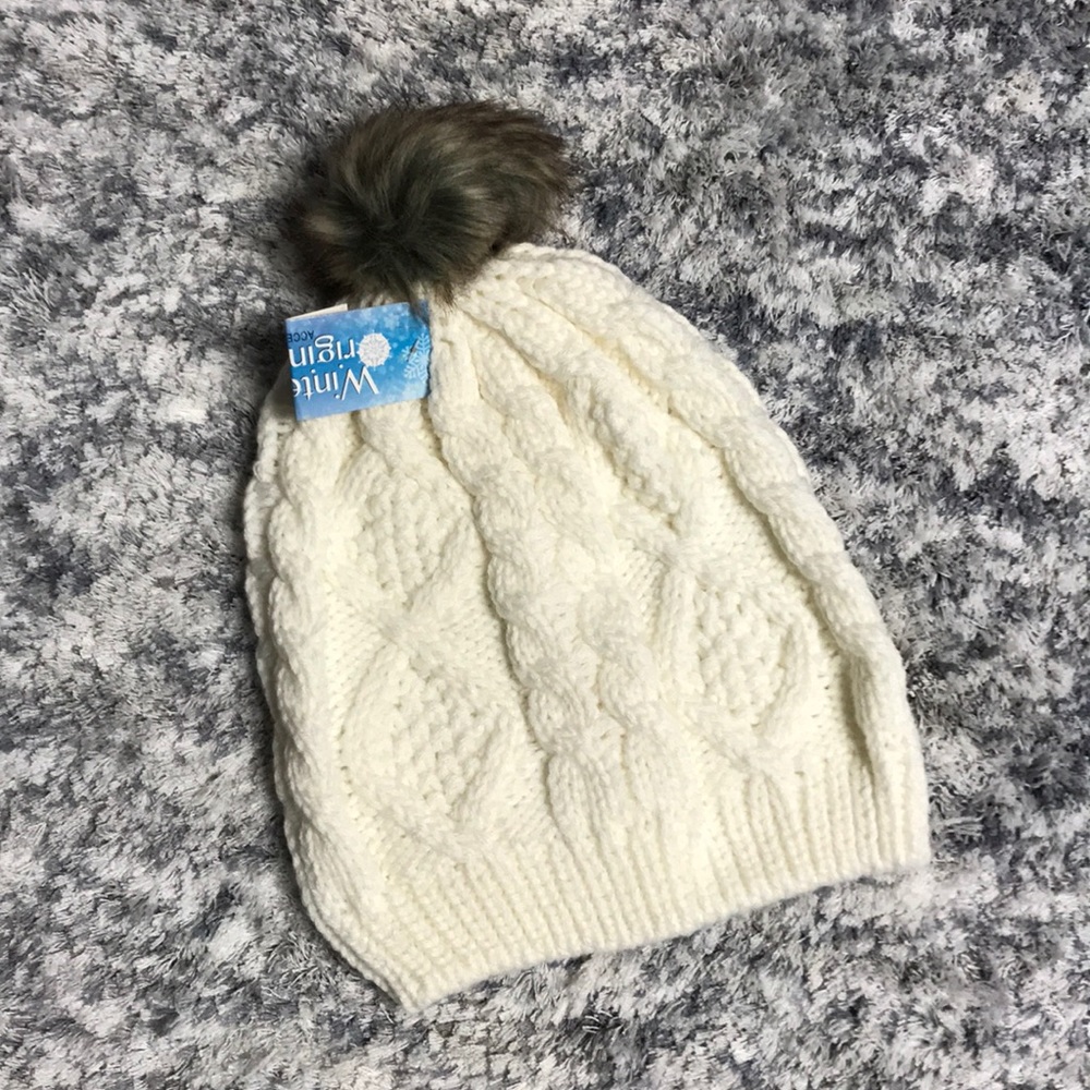 Pom Pom Hat Off White/ Cream Beige